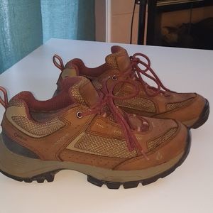 Womens wide vasque goretex vibram sole hiking shoe